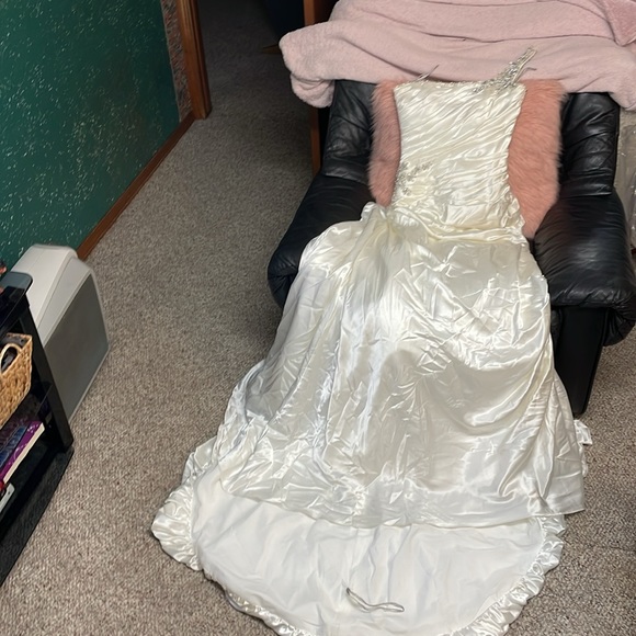 Maggie Sottero Dresses & Skirts - Maggie sottoro one shoulder satin gown